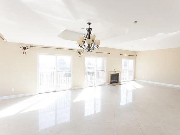 3rd image of 8555 Cashio St #Penthouse 4