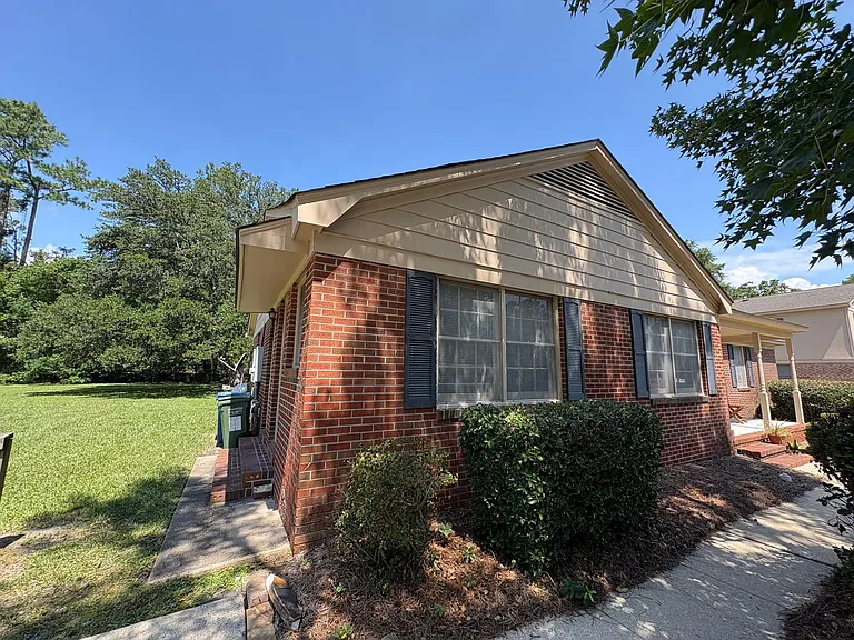 728 Montclair Dr — Photo 1
