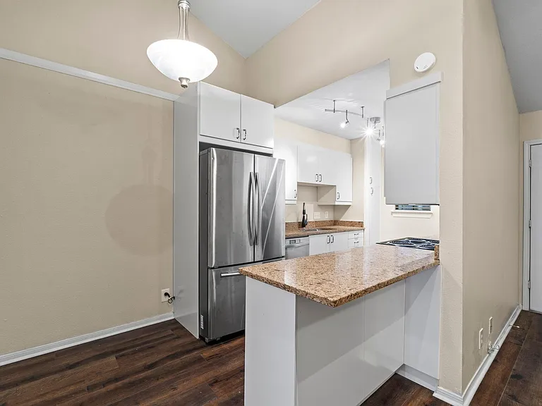 203 E 31st St #311 — Photo 12