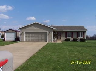 23 Lake View Dr, Mansfield, IL 61854