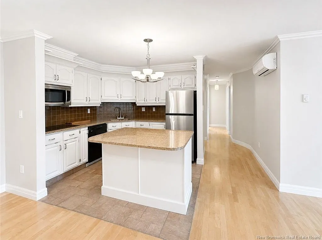 2 bed, 1.0 bath, 1310 sqft, $1,750 — Photo 4