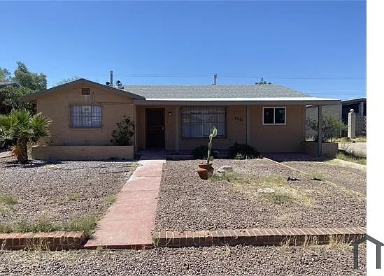 328 E Lester St — Photo 1