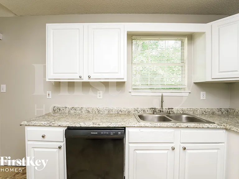 6388 Phillips Ct — Photo 5