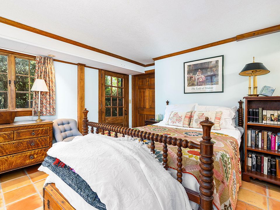 56th image of 418 Fairview St