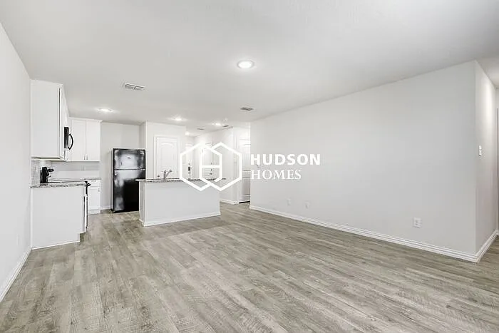 2033 Clay St — Photo 4