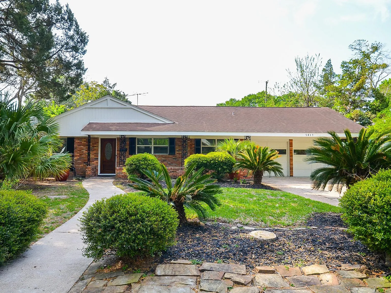 3 bed, 2.0 bath, 1797 sqft, $2,800 — Photo 1