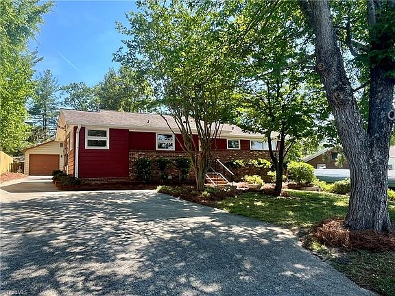 2nd image of 2223 Woodberry Dr