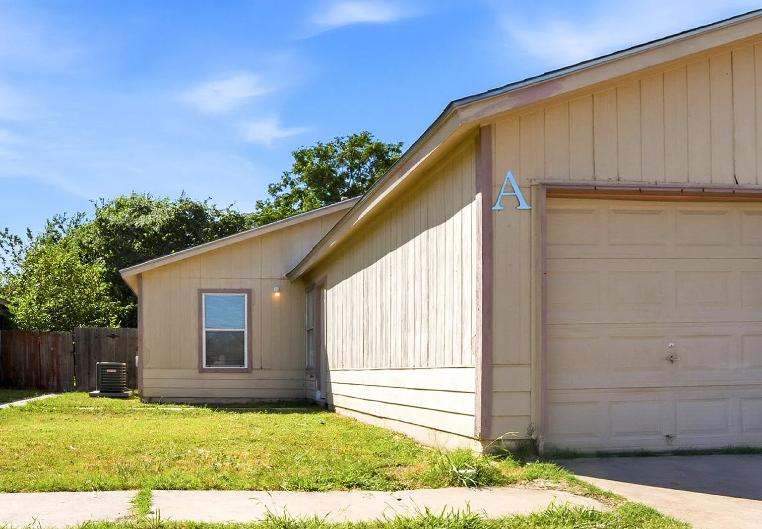3 bed, 2.0 bath, 957 sqft, $1,450 — Photo 1