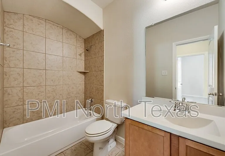 2404 Sun Creek Dr — Photo 12