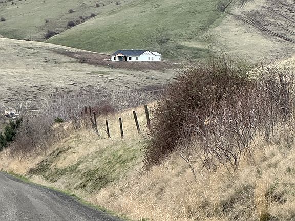 2nd image of 46054 McKay Creek Rd