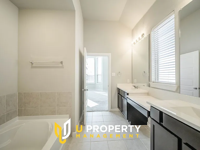 1113 Sheldon Dr — Photo 29