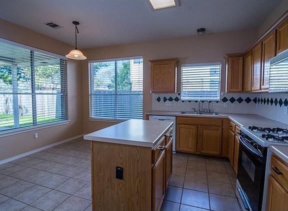 5th image of 17236 Sandwick Dr