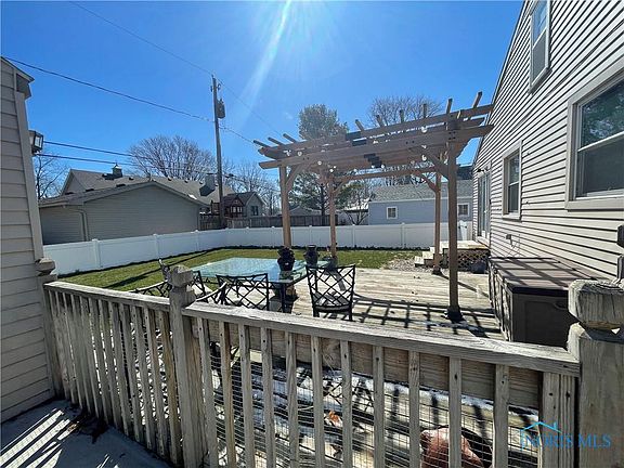 2nd image of 2050 Woodcrest Dr