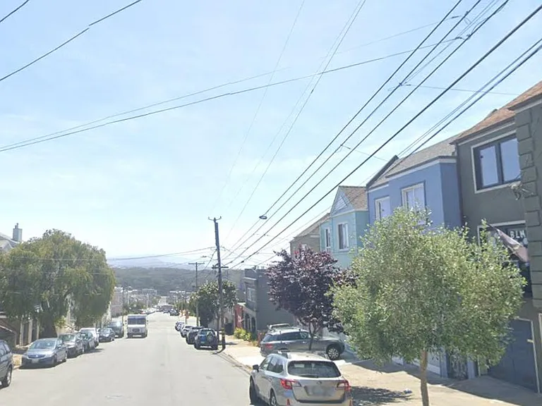 42nd Ave — Photo 13