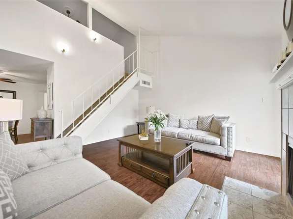 10811 Richmond Ave APT 20, Houston, TX 77042