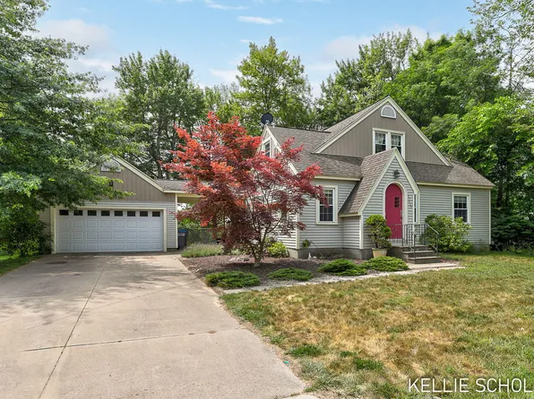 17680 N Shore Rd, Spring Lake, MI 49456