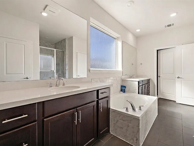 604 Spindrift Ln — Photo 5