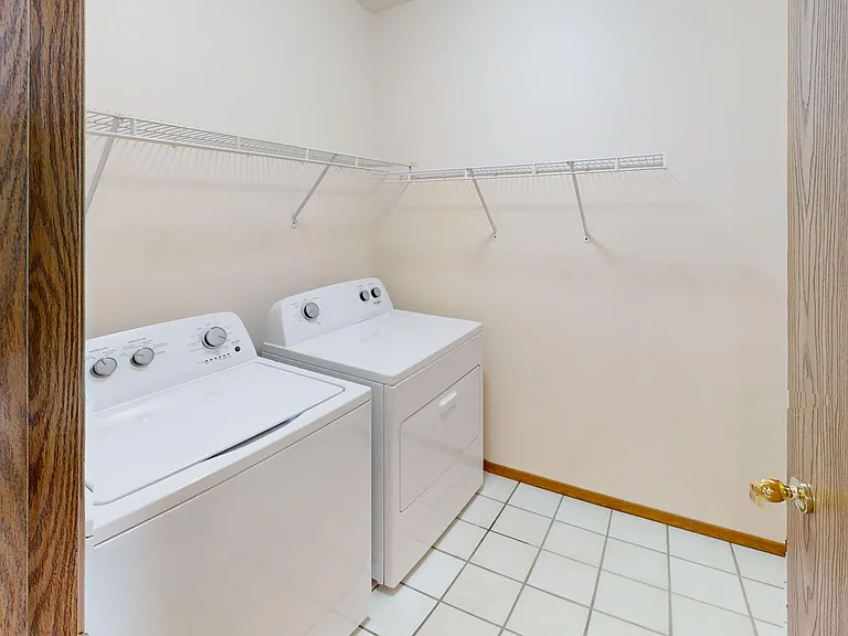 Dakota Park Apartments — Photo 31