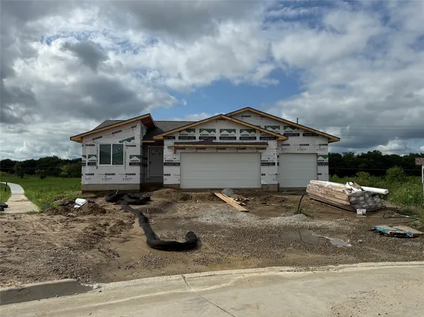 25067 Bluebird Cir, Adel, IA 50003