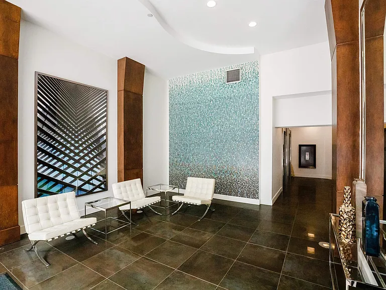 989 Richards St #708 — Photo 25