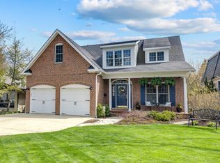 21 E Woodland Rd, Lake Bluff, IL 60044