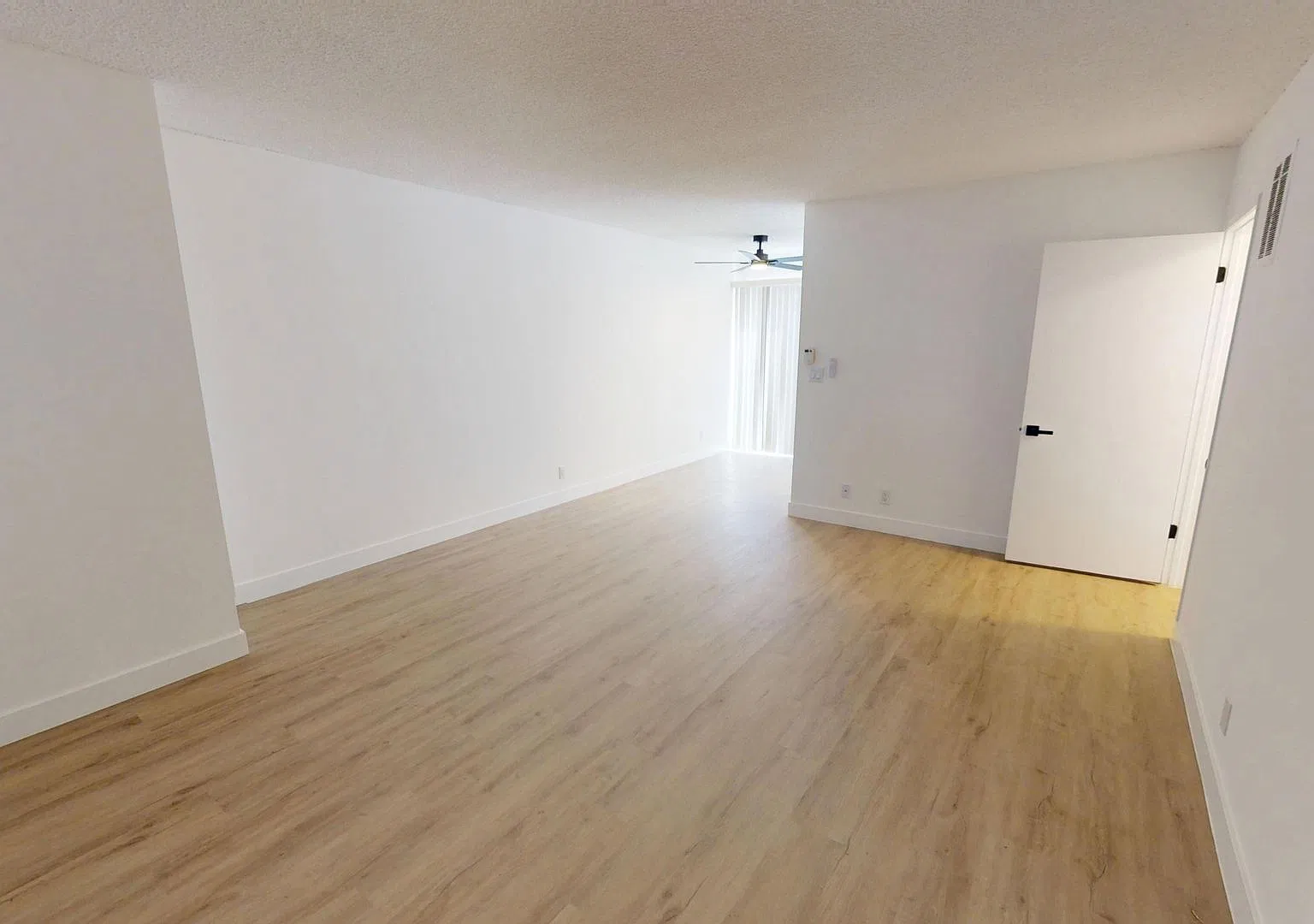 Beautiful 1 Bed 1 Bath — Photo 3