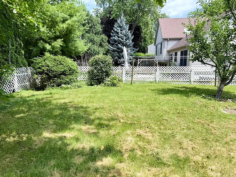 10 Mayflower Rd — Photo 19