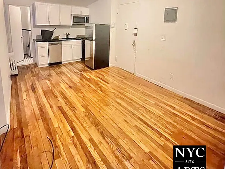 316 E 49th St #2C — Photo 1
