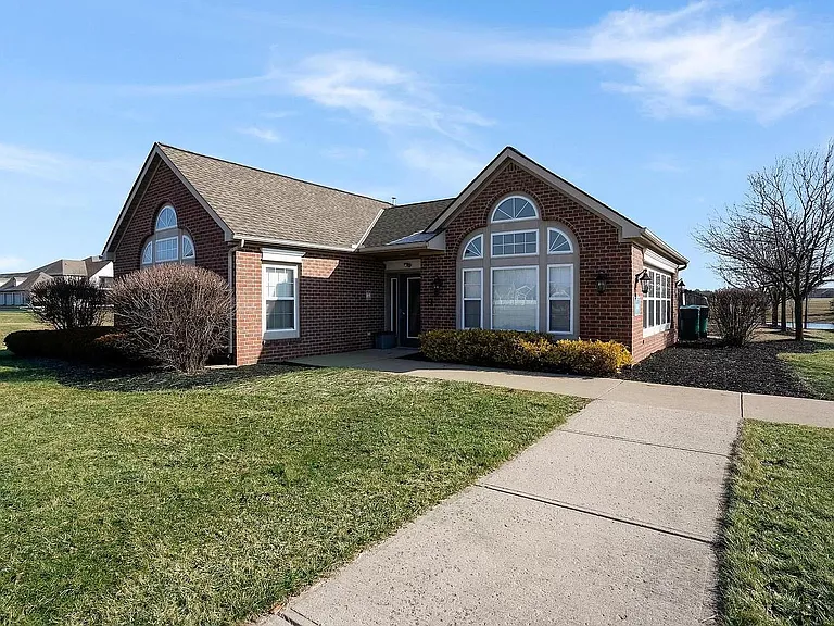 729 Spring Valley Dr — Photo 25