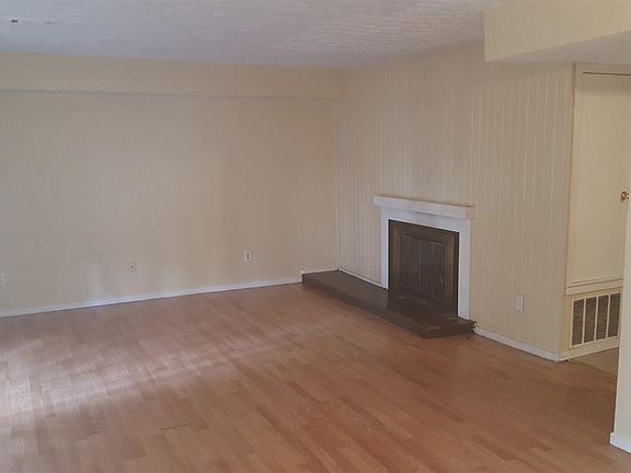 3rd image of 3125 Fairington Dr