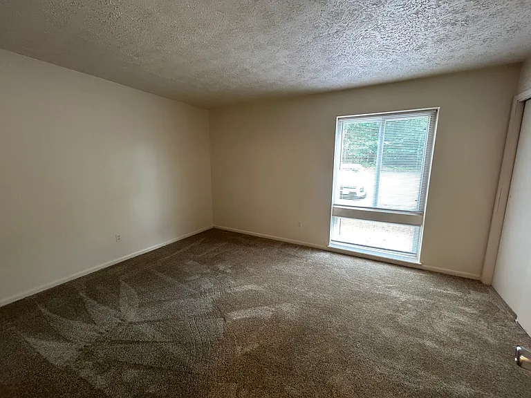 Huntingwood Apartments — Photo 30
