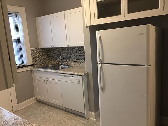 Plentiful counter and cabinet space