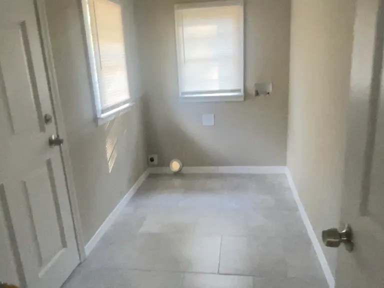 1800 Cody Rd N — Photo 9