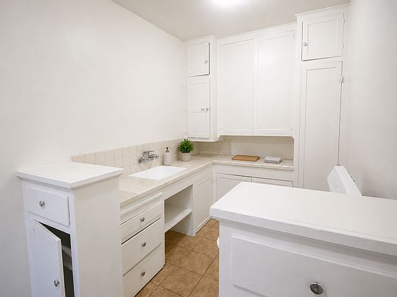 5th image of 1152 Broad Ave APT 4