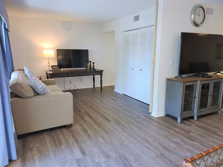 650 Bird Bay Dr E #105 — Photo 10