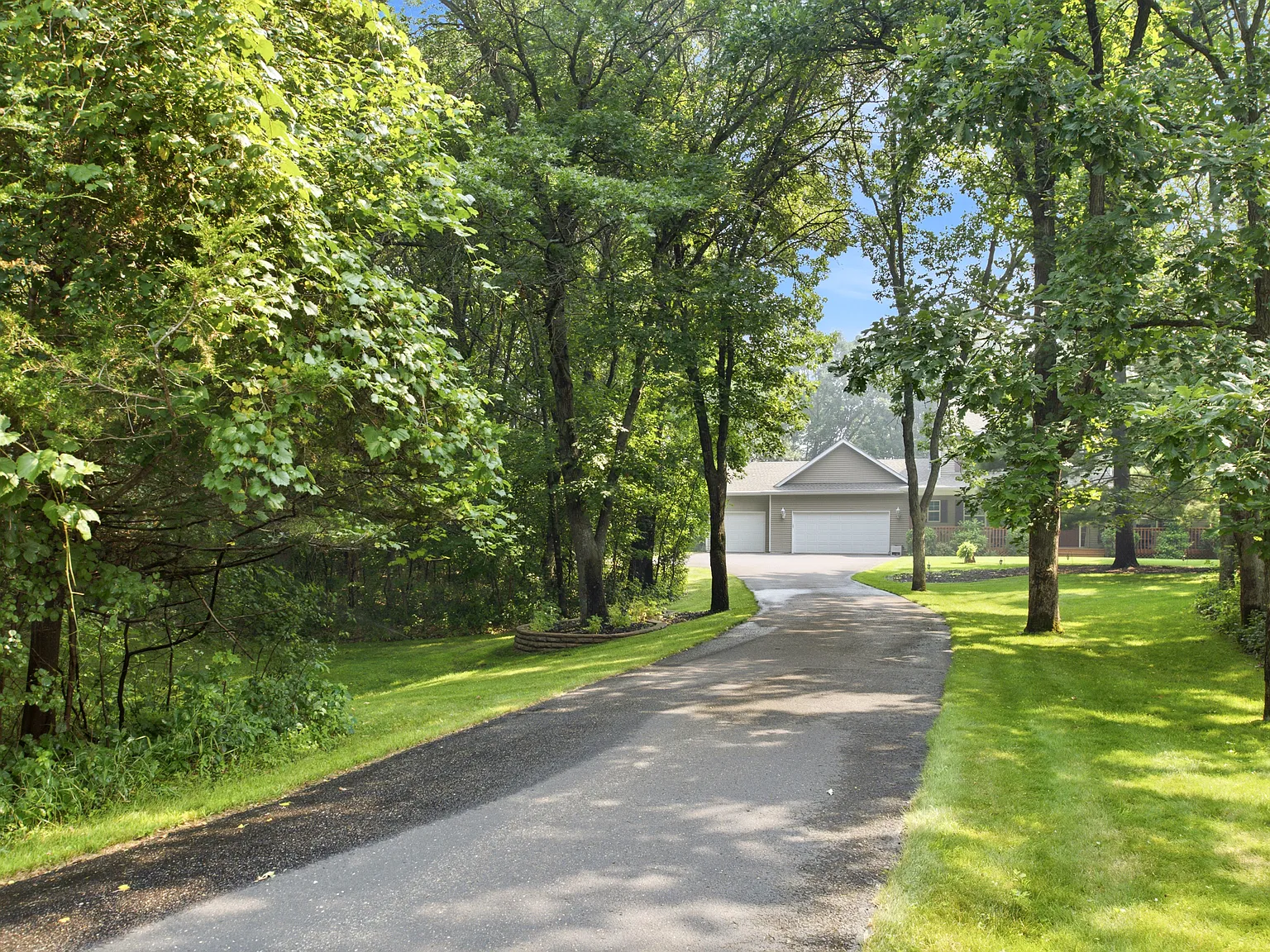 4 bed, 3200 sqft, $3,200 — Photo 2