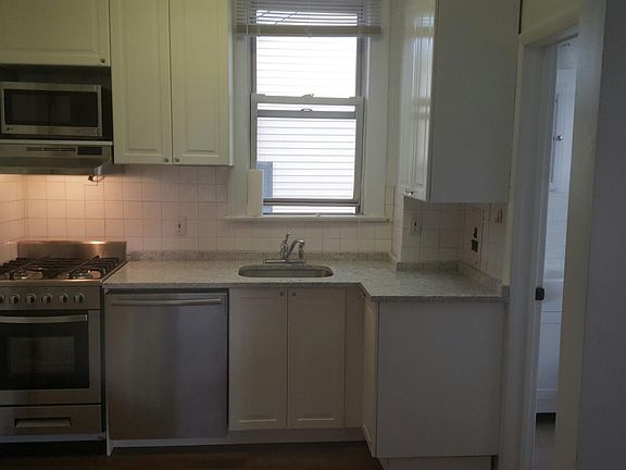 3rd image of 41 S Washington St