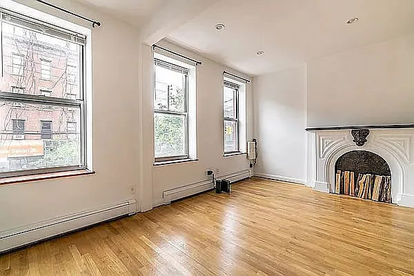 Rented by Realty Collective | media 11