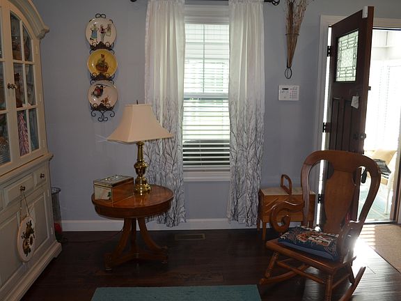 2nd image of 3286 Barbourville Rd