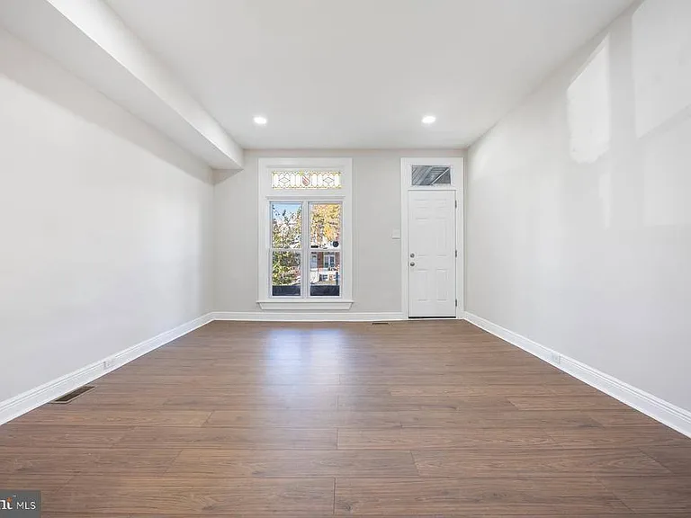 117 Collins Ave S — Photo 3