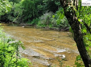 2 River Pointe Ln, Sparta, NC 28675