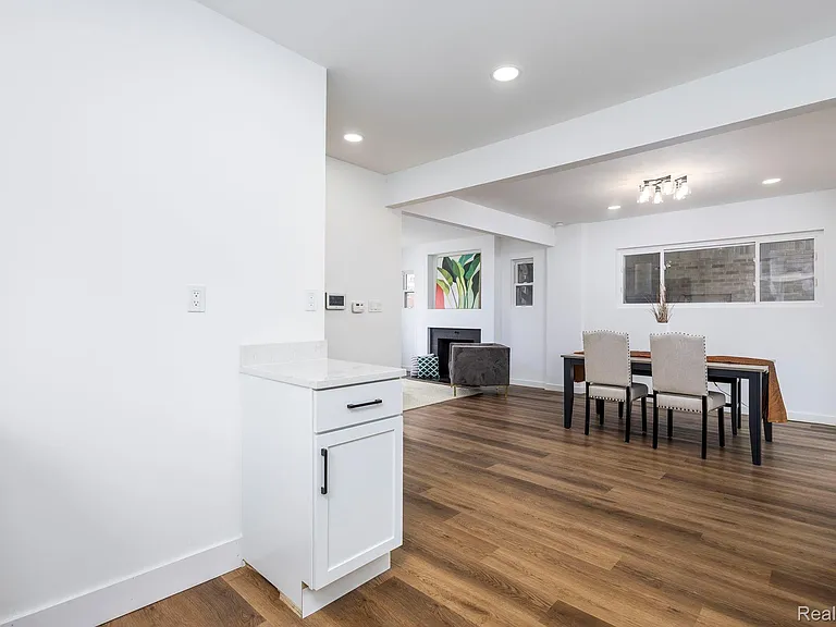 2744 Lawrence St — Photo 16