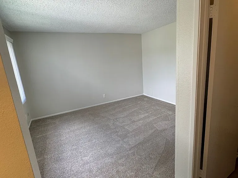 1236 Devonshire Ln — Photo 35