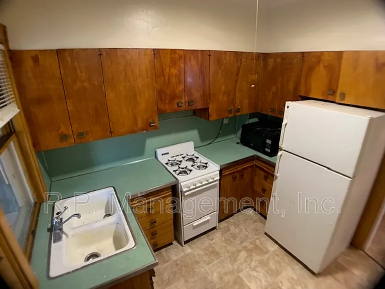 1434 W 32nd St #1 — Photo 20