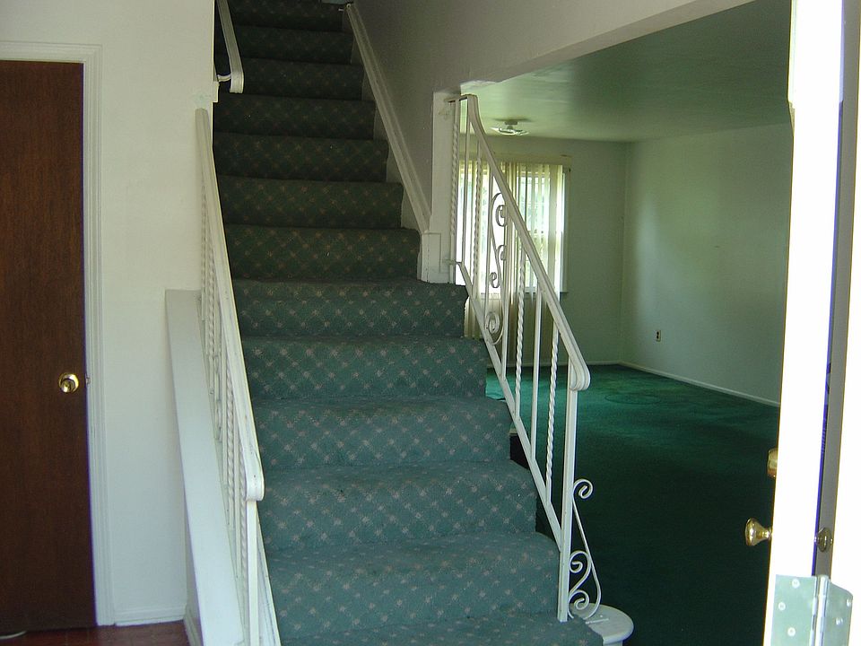 2nd image of 6 Heritage Way