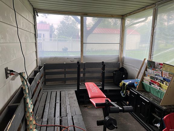 5th image of 1438 Miner St