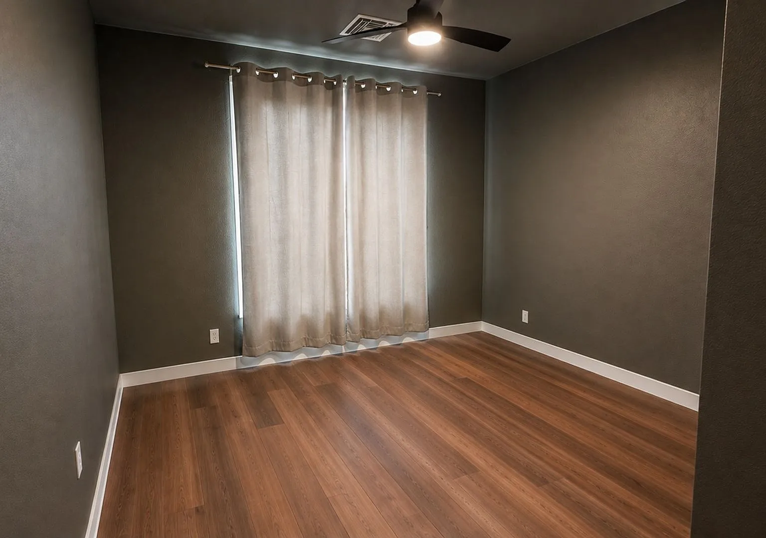 Charming 3BR Condo in Denver — Photo 2
