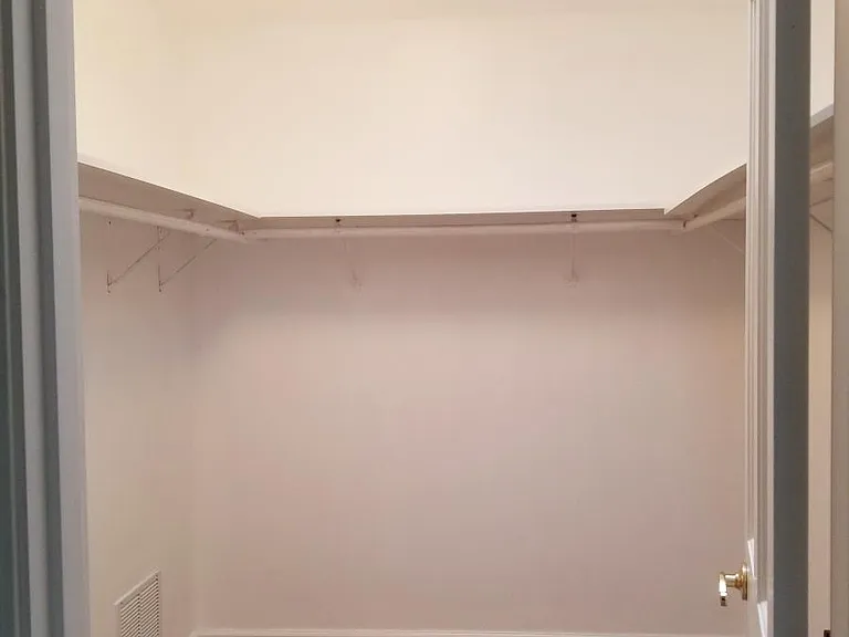Master- walkin closet