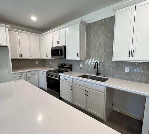 3rd image of 16893 W BUTLER Avenue