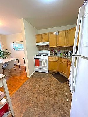 4th image of 1920 76th St #2